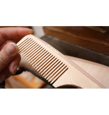 Peigne large à cheveux avec poignée en bois européen GROETSCH KAMME