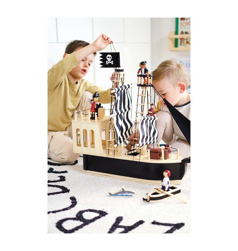 Modèle de bateau pirate en bois sculpté à la main