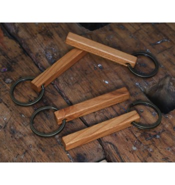 Porte-clés bâtonnet bois cerisier & anneau noir gravure laser