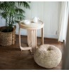 Pouf rond en raphia tressé rempli coton et fibres noix coco bouton marque Soeji scandinave